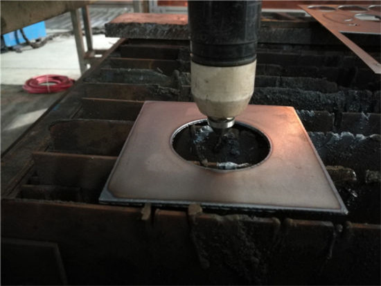 Prezzo di fabbrica 1530 macchina di taglio al plasma per acciaio al carbonio in acciaio inox lamiera di ferro taglio al plasma cnc in magazzino