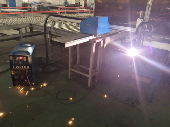 La macchina per il taglio al plasma e la foratura CNC per lamiere di ferro tagliano materiali metallici come la lastra in lamiera di acciaio al carbonio