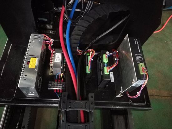 nuova macchina per piccoli sistemi di taglio CNC a getto plasma con certificazione CE